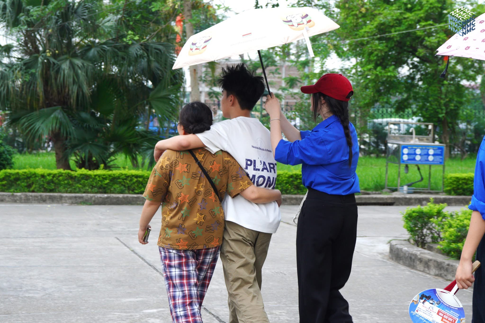 Nhấn để phóng to